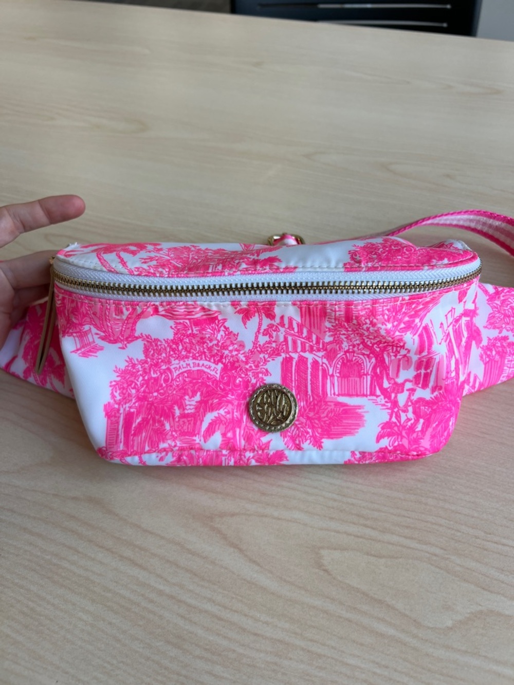 Lilly Pulitzer Torrey belt bag fanny pack pink and white gold toile print palm - Picture 2 of 12